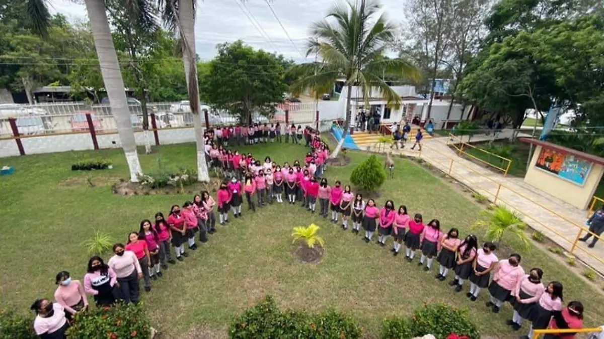 Alumnas del CBTis 105 en Altamira se sumaron a la conmemoración de Octubre, Mes Rosa Facebook @